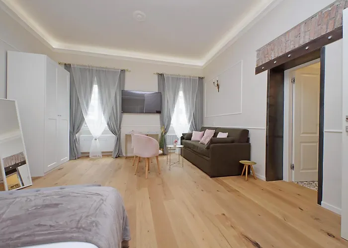 아파트 Cozy New Flat Near The Station!