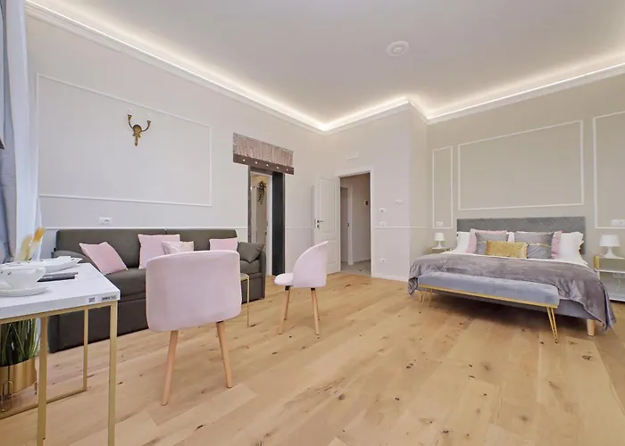 Cozy New Flat Near The Station! 아파트